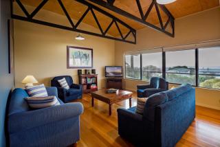 Breakaway - Bay Views Games and Beach Bliss - 6