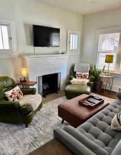 Cozy Campus Cottage - 0
