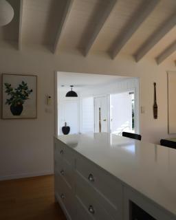 White Shell Cottage - Woodfire & Beachfront - 8