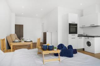 Great Private Studio with Parking - 4