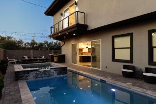 Lavish Luxuries in Old Town - 6