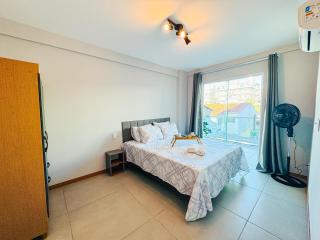 Apartamento Completo à 350m da Praia, Ar Condicionado, WiFi, 1 Vaga - Cabo Frio - 2