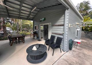 Ohana Hawaiian term meaning family - 0