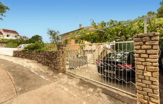 Nice Apartment In Karlobag With Wifi - 3