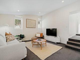 Neilsen Cottage - Serene River Views near Hobart CBD - 9