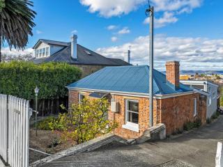 Neilsen Cottage - Serene River Views near Hobart CBD - 6