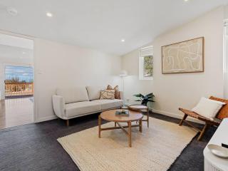 Neilsen Cottage - Serene River Views near Hobart CBD - 3