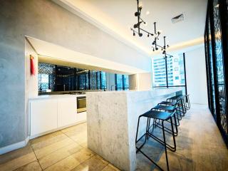 Melbourne City 2 Bedrooms, Double Beds, High Rise View - 3