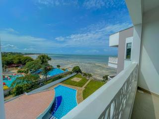 Blue Horizon Beachfront Apartments - 3