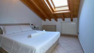 App 19 Elegante Mansarda con Terrazzo e Parcheggio - 9