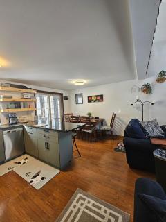 Sun-Soaked, Fun & Spacious - Heated Pool - Parking - 6