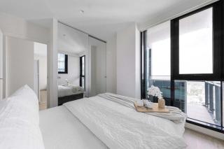 Spacious 2BR City Apt Panoramic Views & Parking - 5