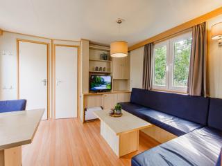 Lakefront Chalet w Terrace - 1