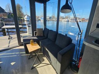 Houseboat in Heeg with Stunning Marina Views - Heeg - 2
