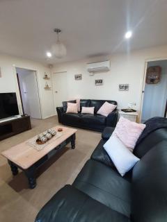 LBarza Peaceful 5BR Family House - 0