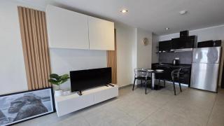 Bright & Breezy -1BR T1-211 - 9