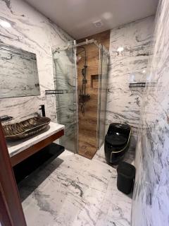 Cozy suite, great area - 5