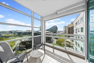 Stylish 4bd CBD Apartment - 8
