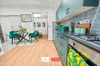 Olive Haus Stylish & Cosy 4 BR By AltoLuxo Short Lets & Serviced Accommodation With Free Wifi & Parking - Newport - 8