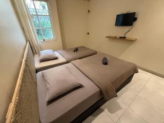 Buton Backpacker Lodge - 1