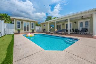 Private Pool and Pickleball, putting green, beach location - 4