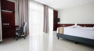 Karlita Hotel Tegal - Tegal - 5