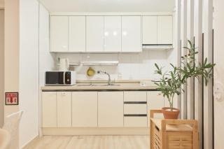 Hyehwamun Myeongdong Stay, 3 min to Naksan Park, 8 min to DDP, 10 min to Gyeongbokgung, Daehak-ro, place for 6p - 8