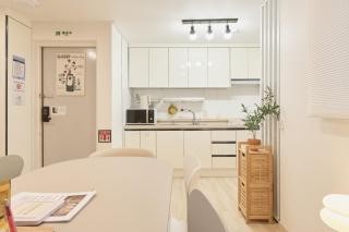 Hyehwamun Myeongdong Stay, 3 min to Naksan Park, 8 min to DDP, 10 min to Gyeongbokgung, Daehak-ro, place for 6p - 6