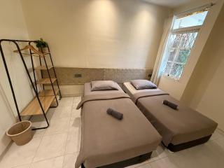 Buton Backpacker Lodge - 7