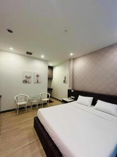 Seree Grand Resort - 4