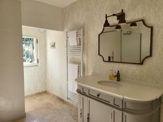 Elegant garden apartment by mountain, sea view in Vence - 4