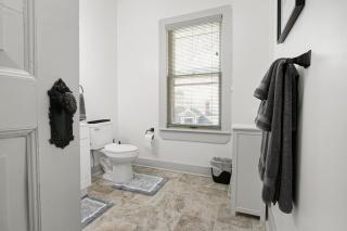 Victorian Cleveland Clinic With Queen Bed, Sleeps 3 - 5