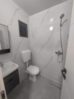 בקתה על הנחל - Yuval - 1