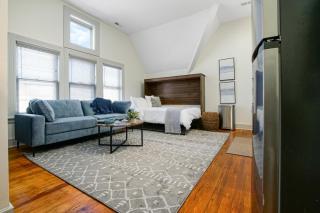 Modern Victorian Studio - Steps to Cleveland Clinic - 1