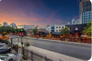 17th Avenue Cozy Nest DT Calgary with Parking - Calgary - 3