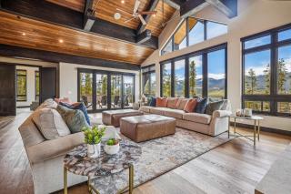 The Crowne Summit home - 7