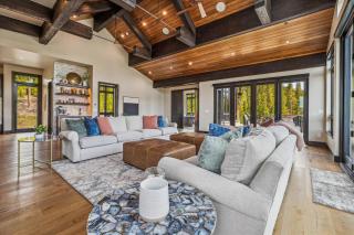 The Crowne Summit home - 6