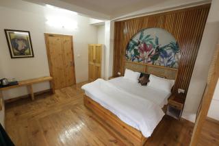 Kafal Pako Resort - Luxury Mountain View Stay in Mukteshwar - Mukteshwar - 7