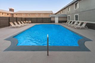 La Quinta Inn by Wyndham Champaign - 1