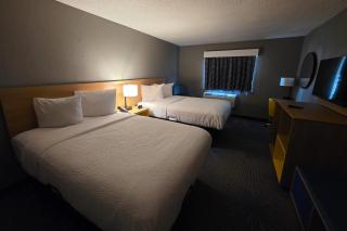 Days Inn by Wyndham Waukegan - 5