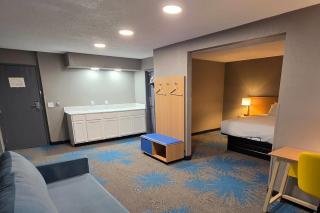 Days Inn by Wyndham Waukegan - 4