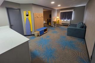 Days Inn by Wyndham Waukegan - 1