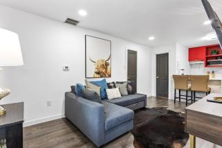 Bright & Cozy 2BR Near Downtown NRG & Fast Wi-Fi - 8