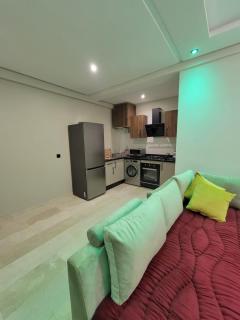 Modern Apartment with Pools & Free Parking - 1