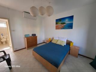 Pereybere 3BR with 1 ensuite and Private Parking - 2