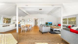 'Torcello - Waterfront on the Bay' by Accom Holidays - 4
