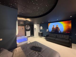 Capsule Moonlight - Jacuzzi - Sauna - Ecran 100" - PS5 - 5