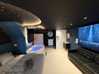 Capsule Moonlight - Jacuzzi - Sauna - Ecran 100" - PS5 - Mons - 9