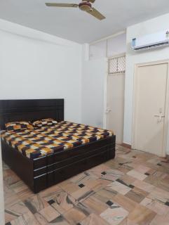 Shri Vrindavan Suites 2 Near ISKCON & Prem Mandir - 0