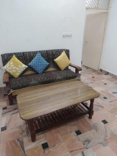 Shri Vrindavan Suites 2 Near ISKCON & Prem Mandir - 9